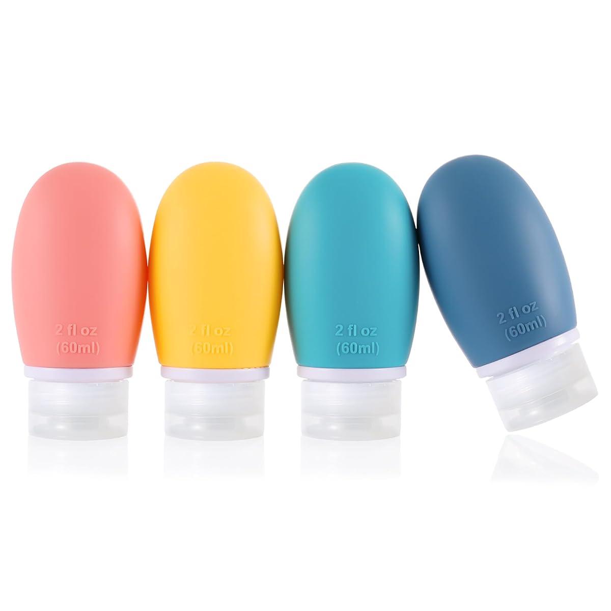 Quatre flacons souples jaunes de 60 ml en silicone, réunis pour transporter des soins de toilette.