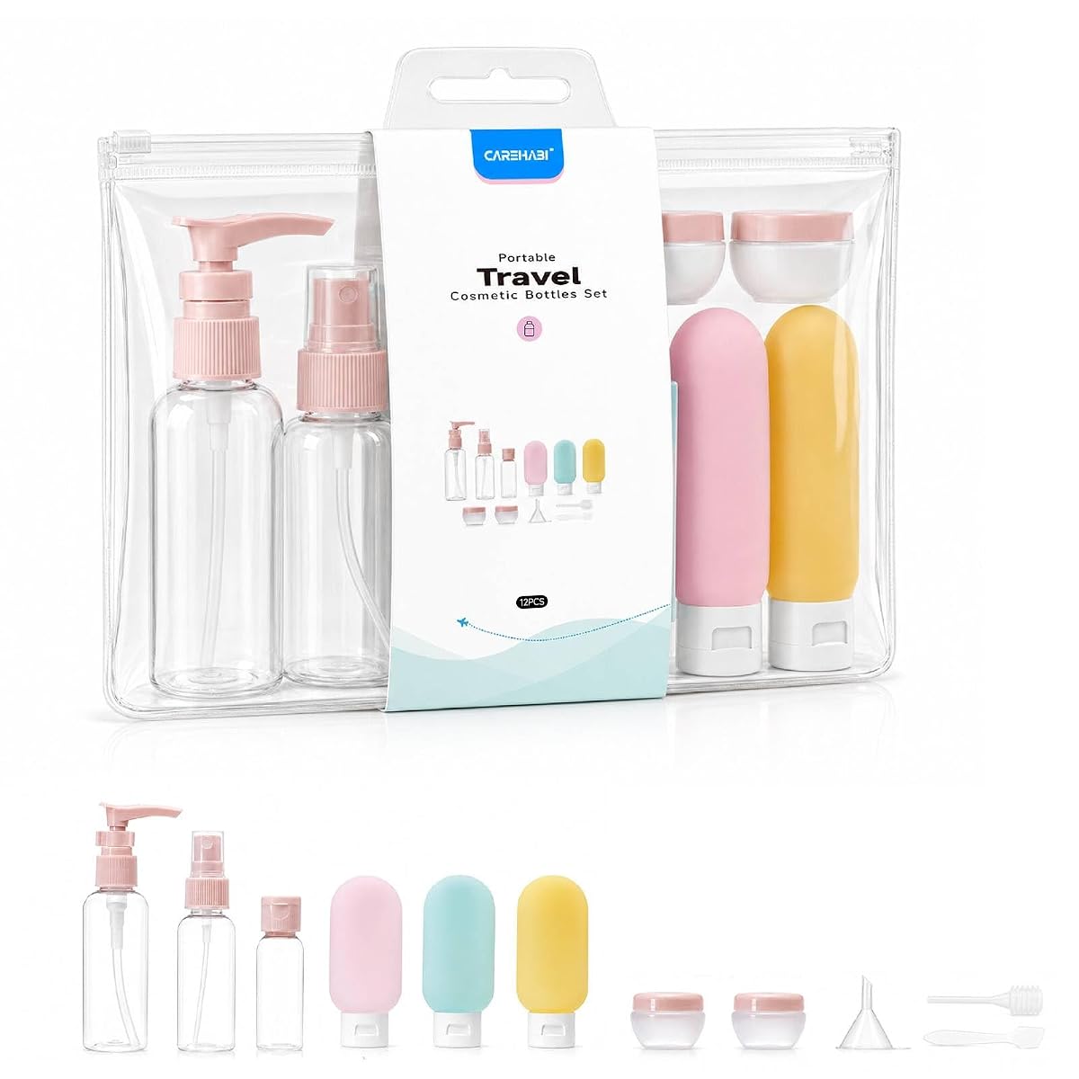 Kit de voyage avec flacons transparents, pots et accessoires de remplissage posés sur une toile sable