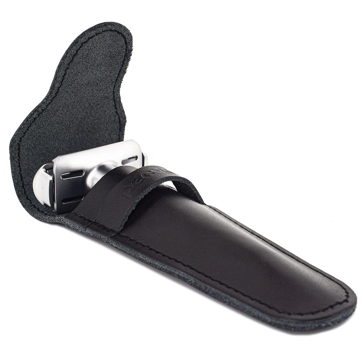 Étui de voyage noir en cuir véritable pour rasoir, posé sur une toile de voyage sobre