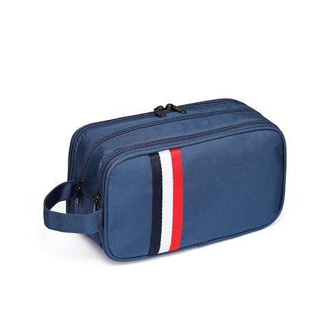 Trousse de toilette Vaschy bleue à rayures, ouverte sur ses compartiments dans un décor de voyage sobre.
