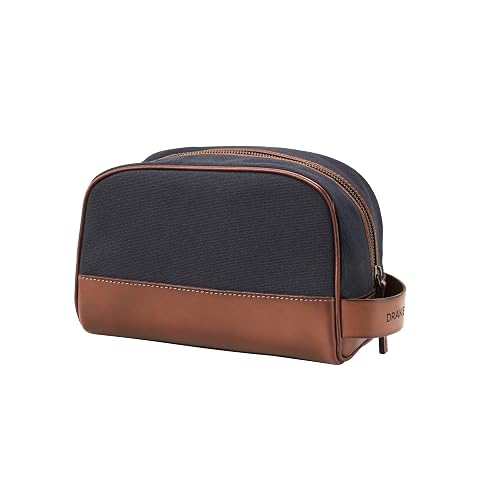 Trousse de toilette classique en toile bleu-marine et cuir, avec son sac de protection posé à côté