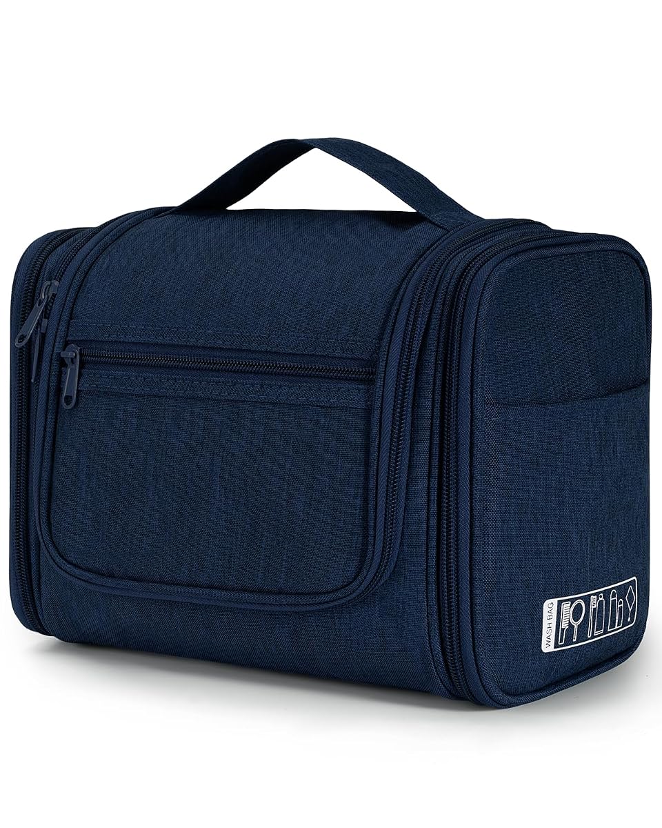 Trousse de toilette suspendue en polyester bleu denim, ouverte avec ses poches et son crochet métallique.