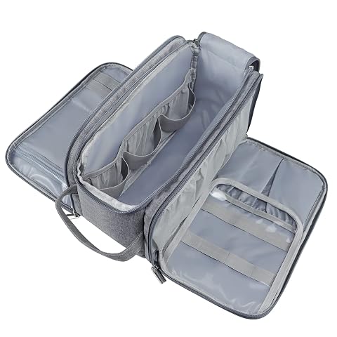 Trousse de toilette Gloppie grise ouverte, avec compartiments et poche intérieure transparente zippée.