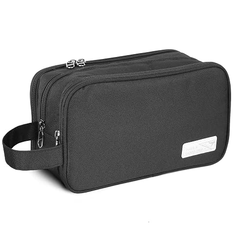 Trousse de toilette AiQInu en polyester noir, à poignée et compartiments zippés, posée dans un décor de voyage.